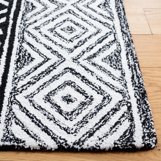 Safavieh Capri CPR703Z Ivory / Black Area Rug Detail