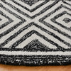 Safavieh Capri CPR703Z Ivory / Black Area Rug Detail