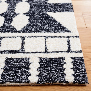 Safavieh Capri CPR709Z Black / Ivory Area Rug Detail
