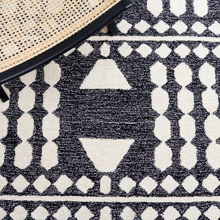 Safavieh Capri CPR709Z Black / Ivory Area Rug Detail