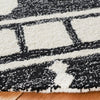 Safavieh Capri CPR709Z Black / Ivory Area Rug Detail