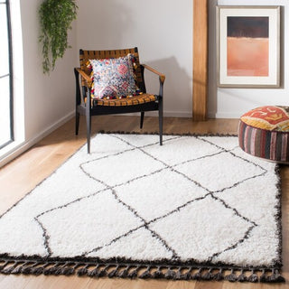 Safavieh Carmella Shag CRM226 Cream / Grey Area Rug Room Scene Feature