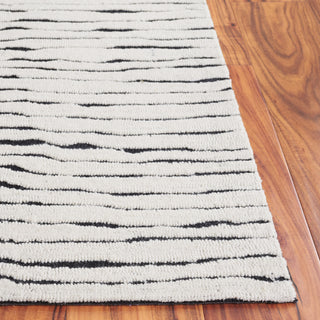 Safavieh Casablanca CSB227A Ivory / Black Area Rug Detail