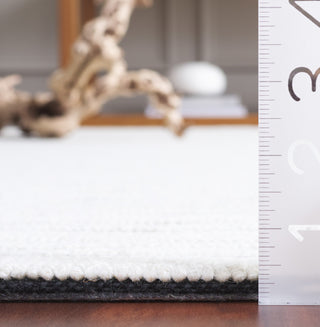 Safavieh Casablanca CSB227A Ivory / Black Area Rug Detail