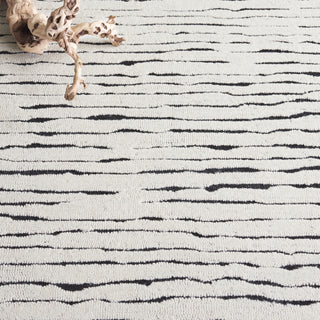 Safavieh Casablanca CSB227A Ivory / Black Area Rug Detail