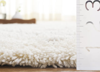 Safavieh Casablanca CSB918A Ivory / Blue Area Rug Detail