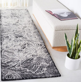 Safavieh Ebony EBN101 Black / Ivory Area Rug Room Scene Feature