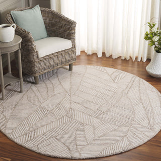 Safavieh Ebony EBN123B Beige / Ivory Area Rug Room Scene