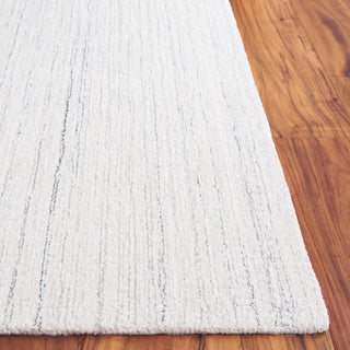 Safavieh Ebony EBN132F Grey / Ivory Area Rug Detail