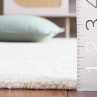 Safavieh Ebony EBN134A Ivory / Beige Area Rug Detail