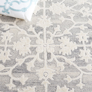 Safavieh Ebony EBN134G Silver / Ivory Area Rug Detail