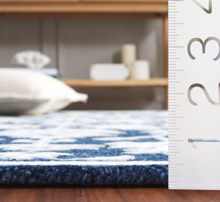 Safavieh Ebony EBN134N Navy / Ivory Area Rug Detail