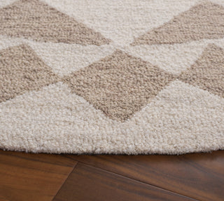 Safavieh Ebony EBN137B Beige / Ivory Area Rug Detail