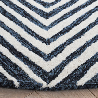 Safavieh Ebony EBN150 Navy / Ivory Area Rug Detail