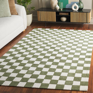 Safavieh Ebony EBN175Y Green / Ivory Area Rug Room Scene