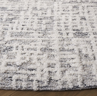 Safavieh Ebony EBN216A Ivory / Grey Area Rug Detail