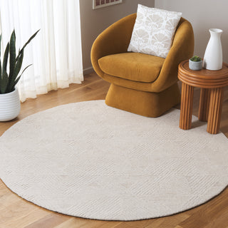 Safavieh Ebony EBN217A Ivory / Beige Area Rug Room Scene