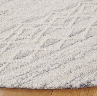 Safavieh Ebony EBN356 Light Grey / Ivory Area Rug Detail