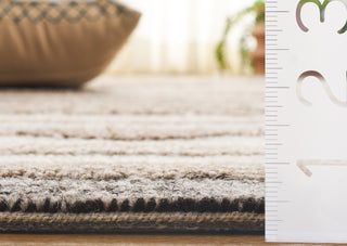 Safavieh Ebony EBN530T Brown / Grey Area Rug Detail