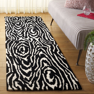 Safavieh Ebony EBN550Z Black / Ivory Area Rug Room Scene Feature