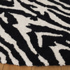 Safavieh Ebony EBN550Z Black / Ivory Area Rug Detail