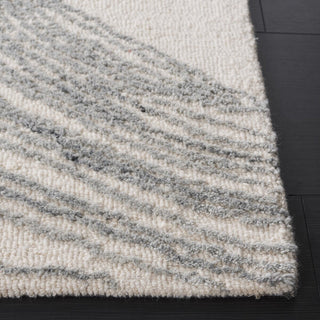 Safavieh Ebony EBN551F Ivory / Grey Area Rug Detail