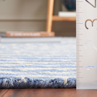 Safavieh Ebony EBN652M Blue / Ivory Area Rug Detail