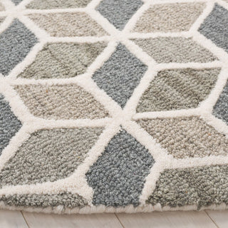Safavieh Ebony EBN656F Ivory / Grey Area Rug Detail
