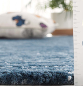 Safavieh Ebony EBN751N Navy / Light Blue Area Rug Detail