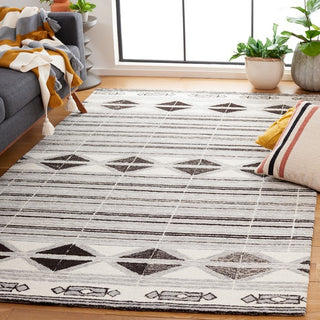 Safavieh Ebony EBN803 Ivory / Grey Area Rug Room Scene Feature