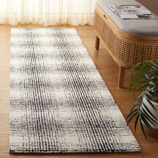 Safavieh Ebony EBN809Z Ivory / Black Area Rug Room Scene