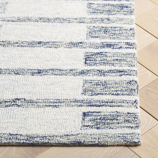 Safavieh Ebony EBN812M Ivory / Blue Area Rug Detail