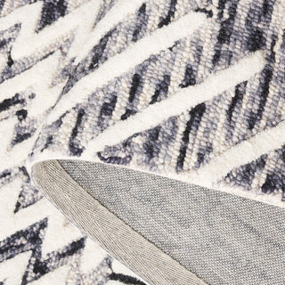 Safavieh Ebony EBN813Z Ivory / Black Area Rug Fold