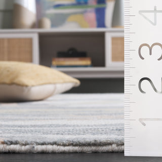 Safavieh Ebony EBN924F Grey / Ivory Area Rug Detail