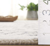 Safavieh Ebony EBN929A Ivory / Grey Area Rug Detail