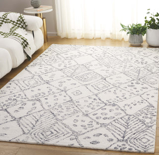 Safavieh Ebony EBN929A Ivory / Grey Area Rug Room Scene