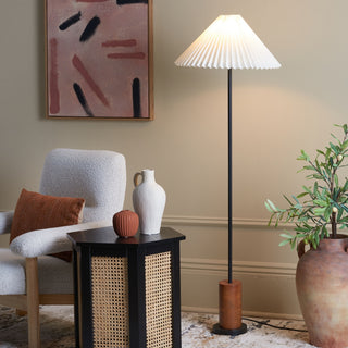Safavieh Willa FLL3005A Walnut / Black Lamp Room Scene On Feature