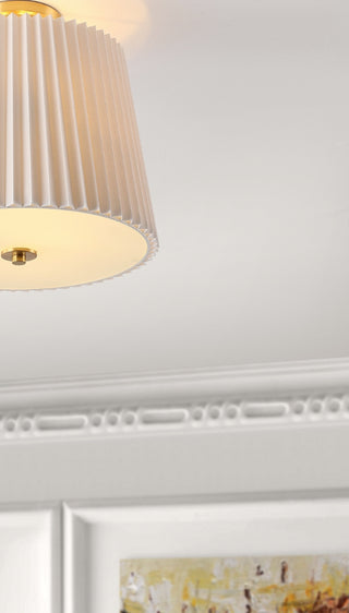 Safavieh Madio FLU4057A White / Gold Lamp Room Scene On Feature