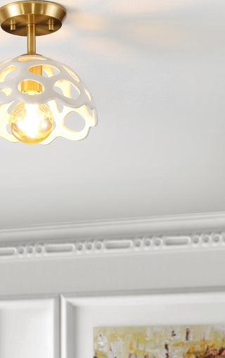 Safavieh Eldrid FLU4076A White / Gold Lamp Room Scene On Feature
