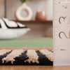 Safavieh Fifth Avenue FTV107Y Green / Black Area Rug Detail