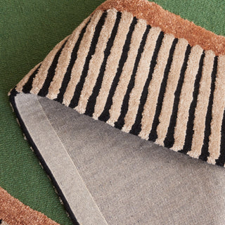 Safavieh Fifth Avenue FTV107Y Green / Black Area Rug Fold