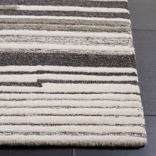 Safavieh Fifth Avenue FTV132B Natural / Grey Area Rug Detail