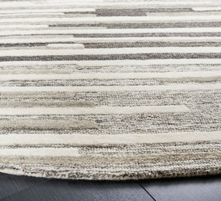 Safavieh Fifth Avenue FTV132B Natural / Grey Area Rug Detail