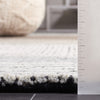 Safavieh Fifth Avenue FTV402A Ivory / Grey Area Rug Detail