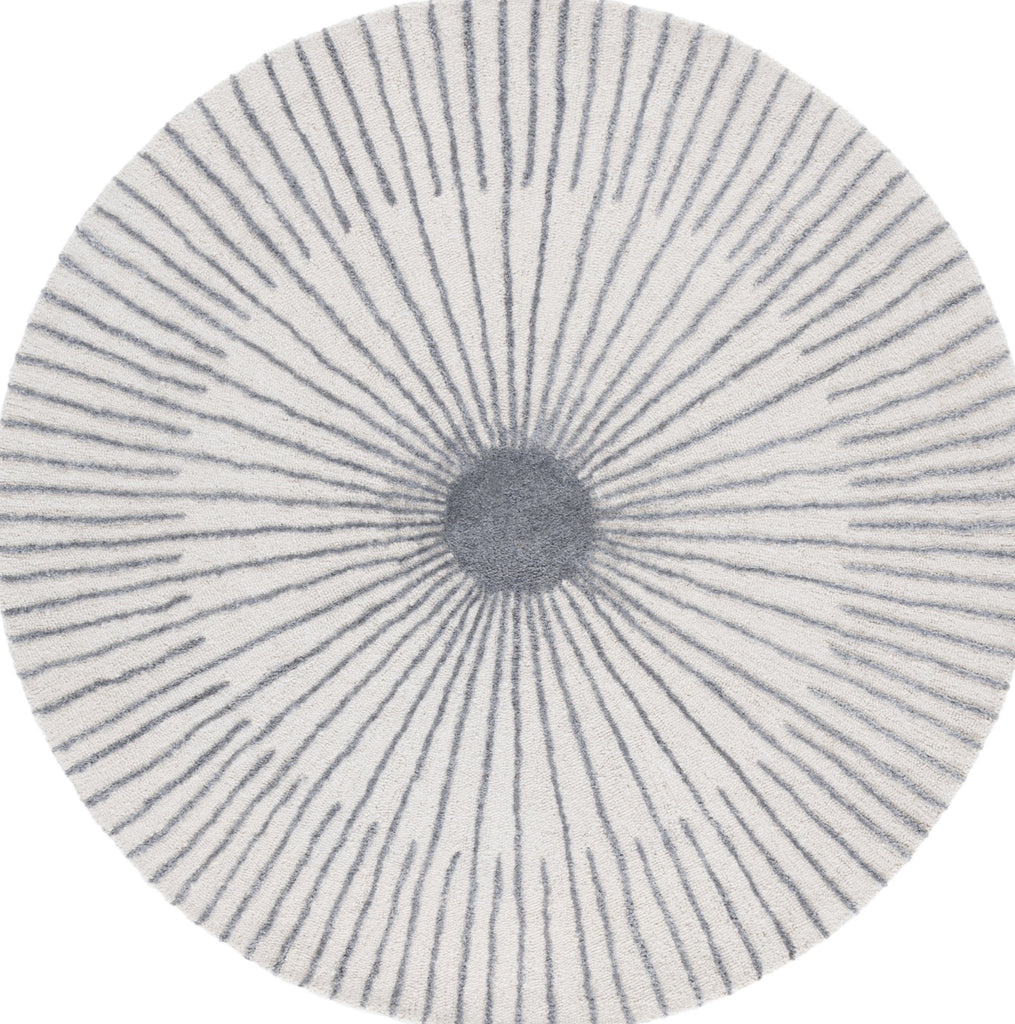 Safavieh Fifth Avenue FTV551F Ivory / Grey Area Rug main image