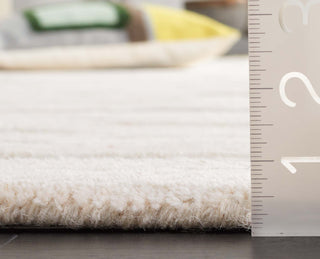 Safavieh Fifth Avenue FTV602A Ivory / Beige Area Rug Detail