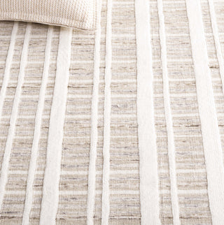 Safavieh Fifth Avenue FTV651E Ivory / Taupe Area Rug Detail