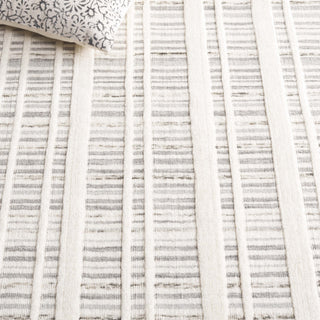 Safavieh Fifth Avenue FTV651F Grey / Ivory Area Rug Detail