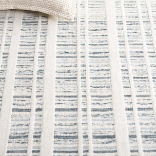 Safavieh Fifth Avenue FTV651J Teal / Ivory Area Rug Detail