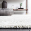 Safavieh Glamour GLM605F Grey / Ivory Area Rug Detail